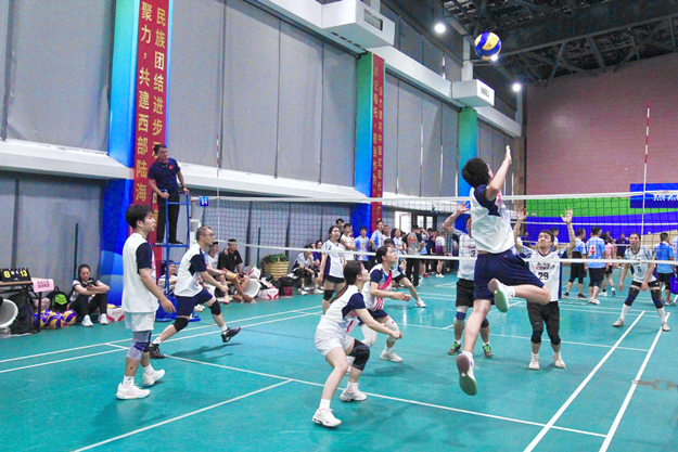 625气排球比赛现场。 殷莉 摄.jpg